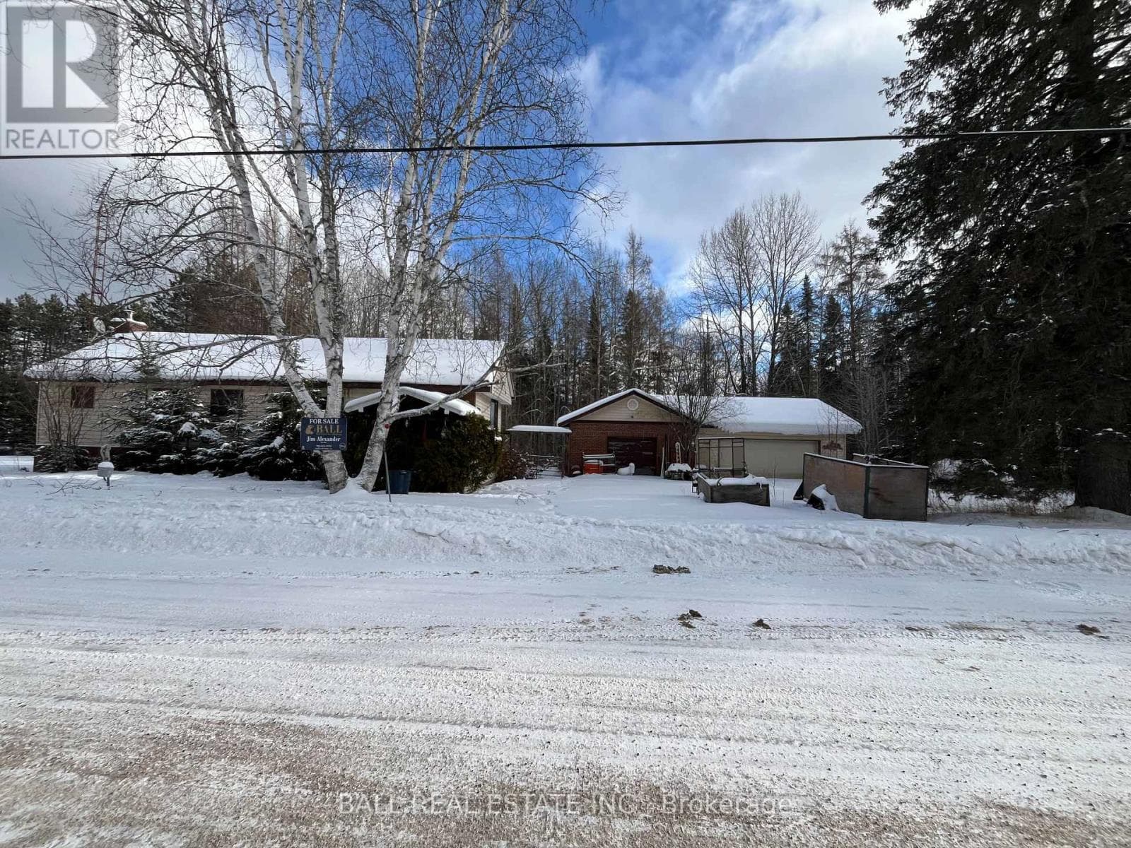 54 BURLANYETT ROAD — photo 2