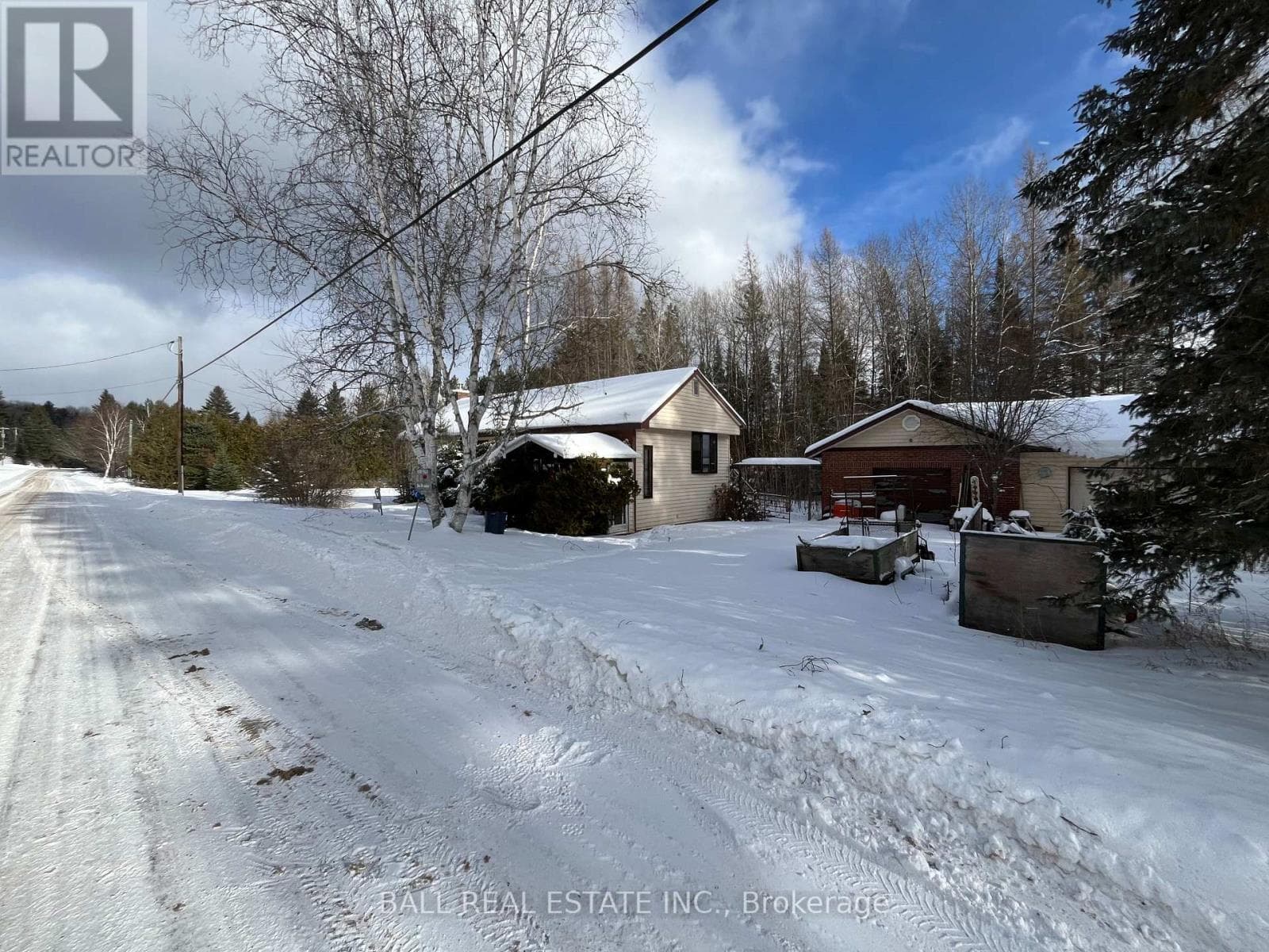 54 BURLANYETT ROAD — photo 3