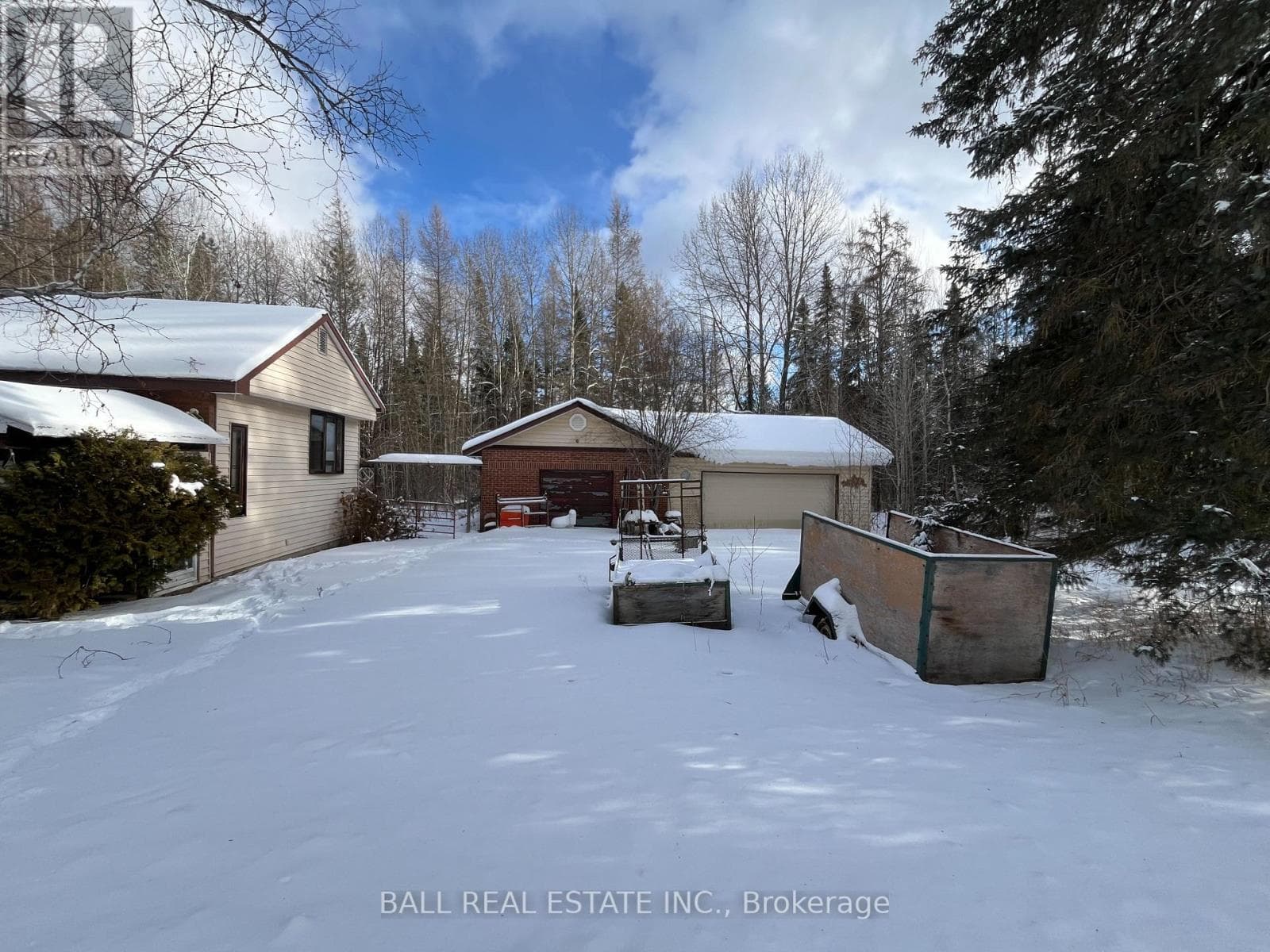 54 BURLANYETT ROAD — photo 4