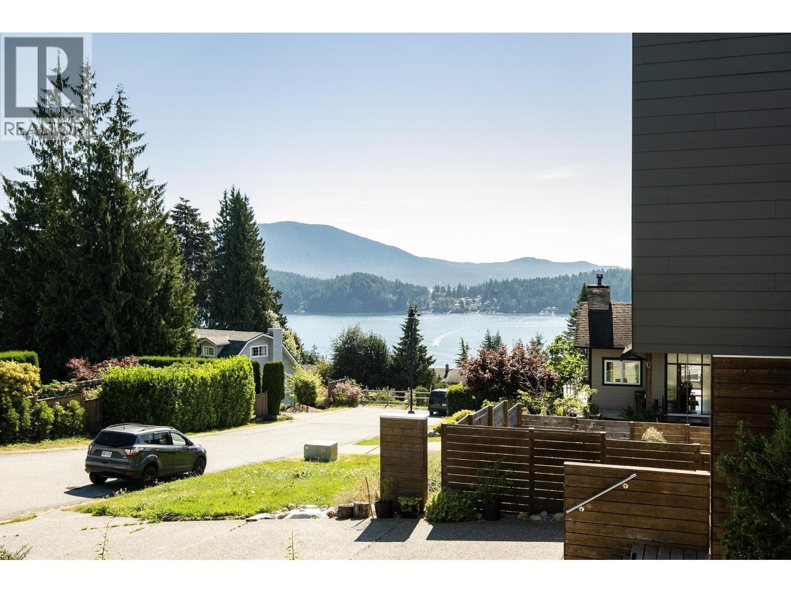 565 WILDWOOD CRESCENT in 