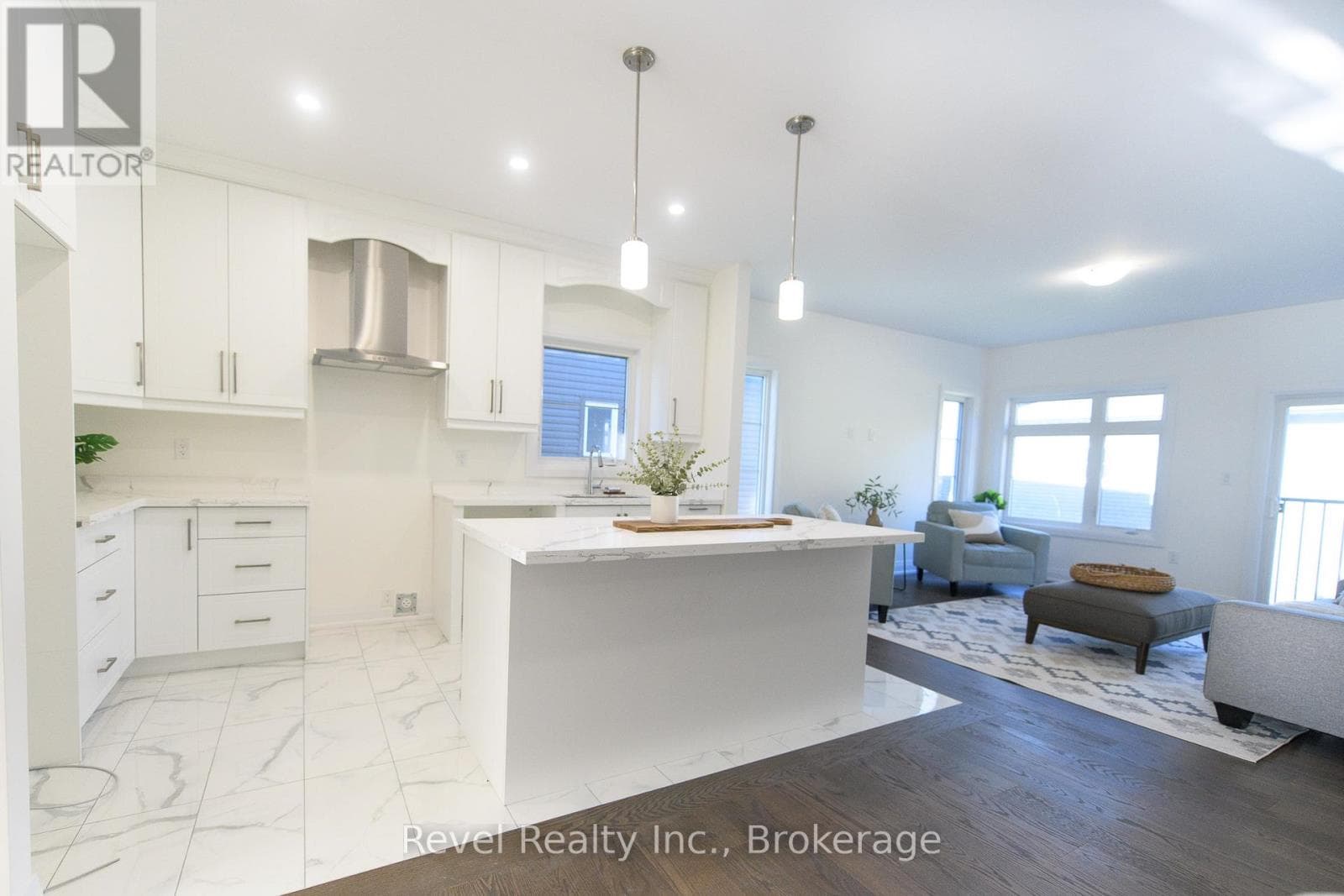 43 JOANNE CRESCENT — photo 2