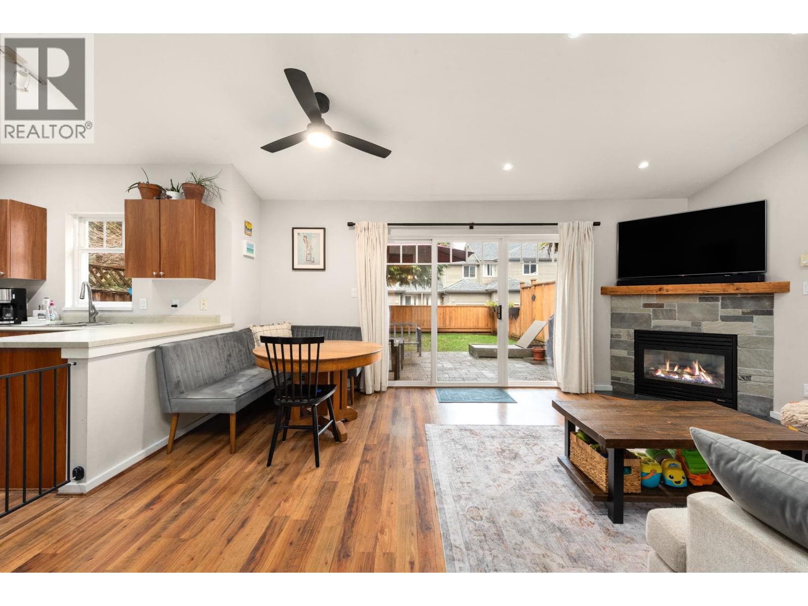73 1821 WILLOW CRESCENT — photo 4