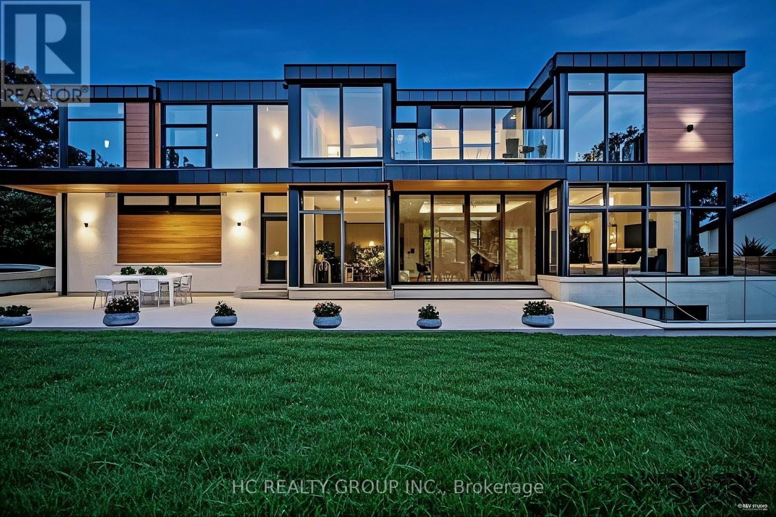 7 WHITELAW COURT in Thornhill South