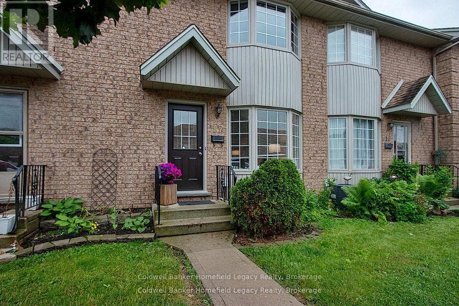 17 - 20 SOUTHVALE ROAD — photo 5