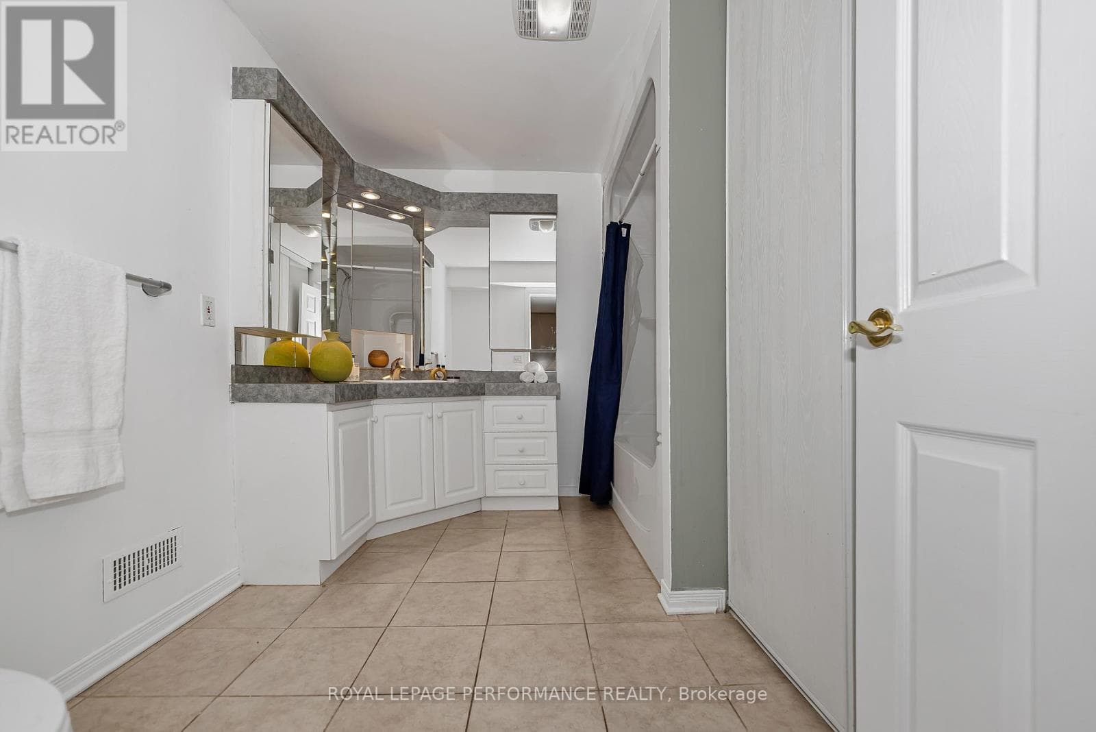 644 VALIN STREET, Ottawa — photo 5