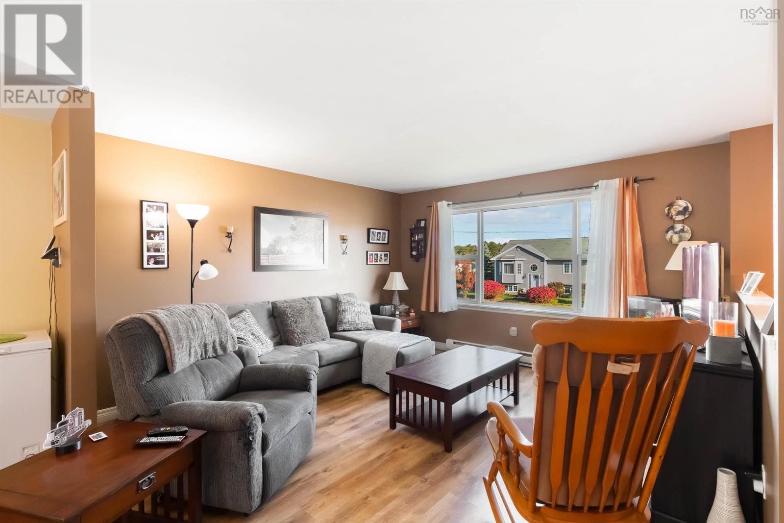 45 GROVE AVENUE — photo 4