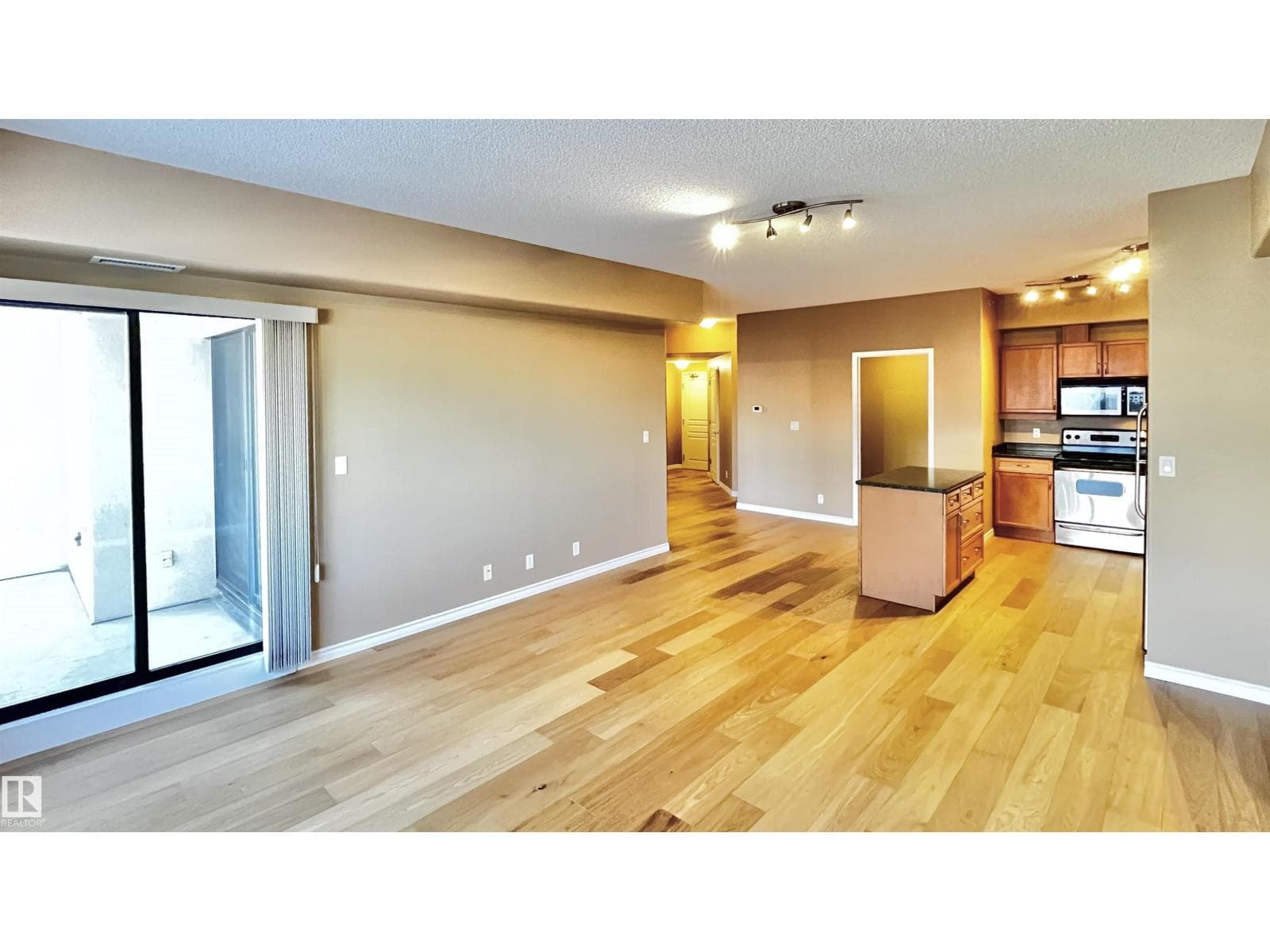 #405 10319 111 ST NW in DOWNTOWN