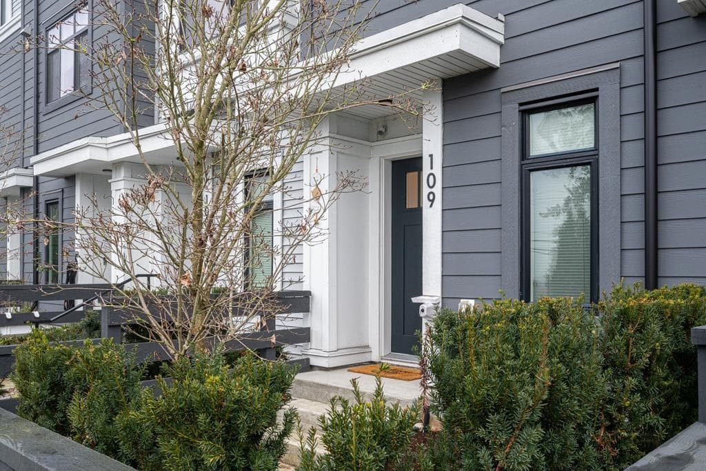109 15235 SITKA DRIVE in East Newton North