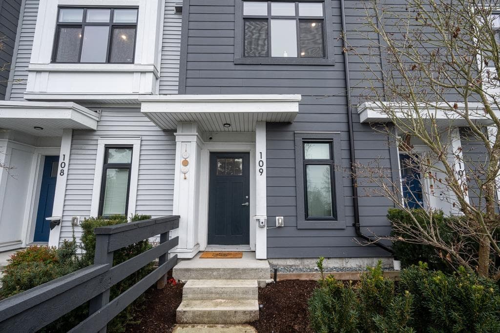 109 15235 SITKA DRIVE — photo 4