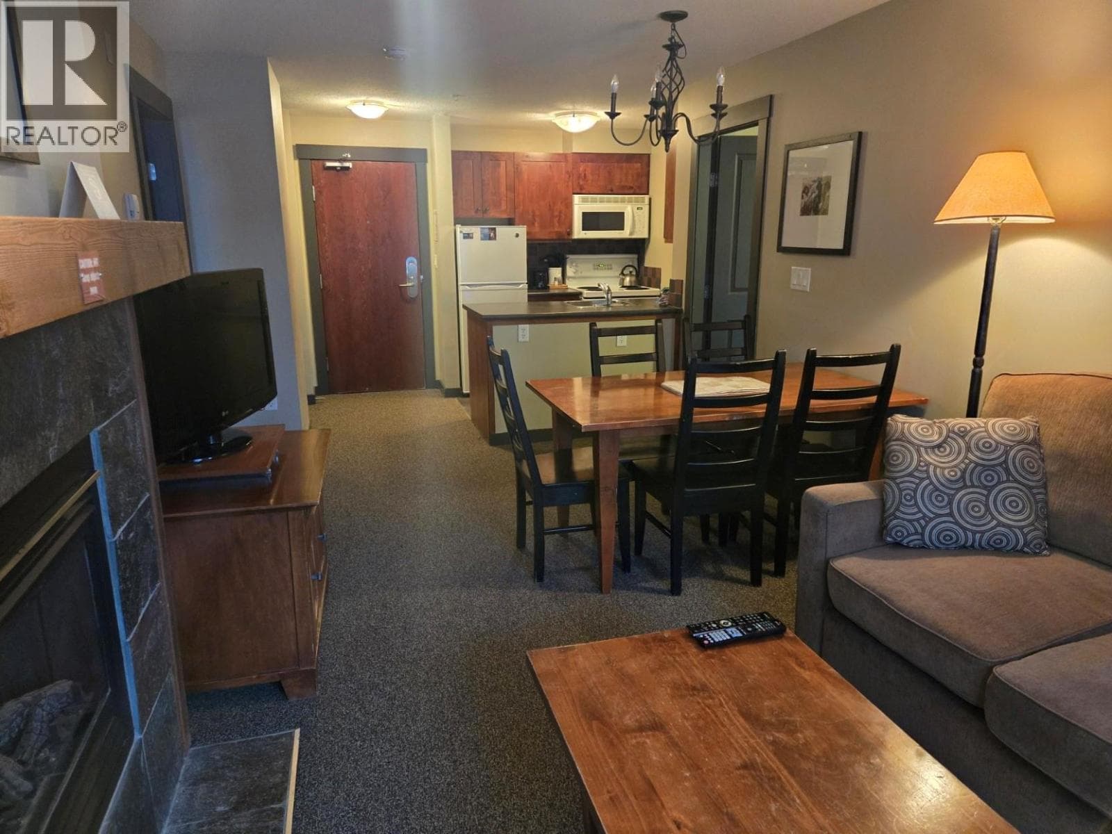 2070 Summit Drive Unit# 406, Interior REALTORS® — photo 4
