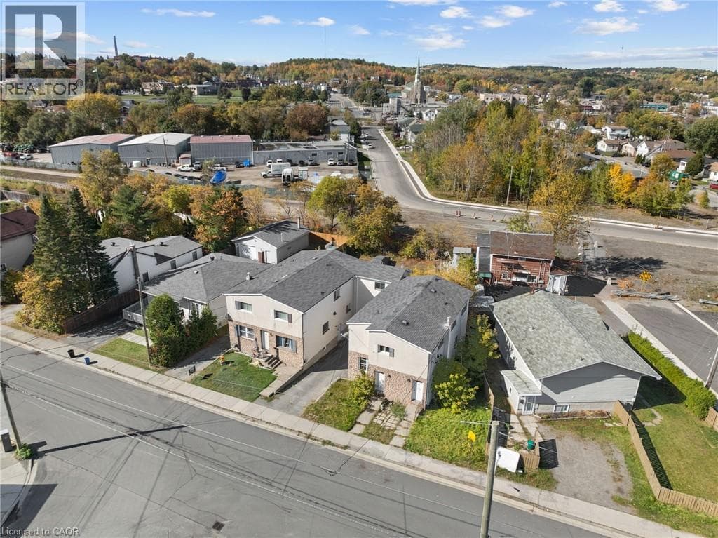 381 LESLIE STREET — photo 3