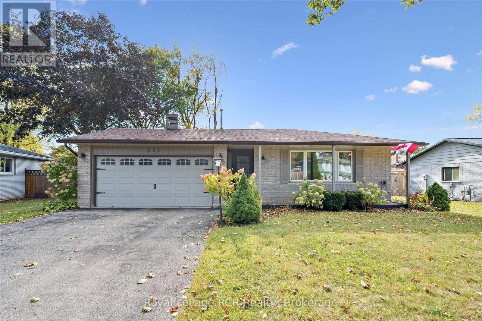 551 OAKVIEW CRESCENT in 