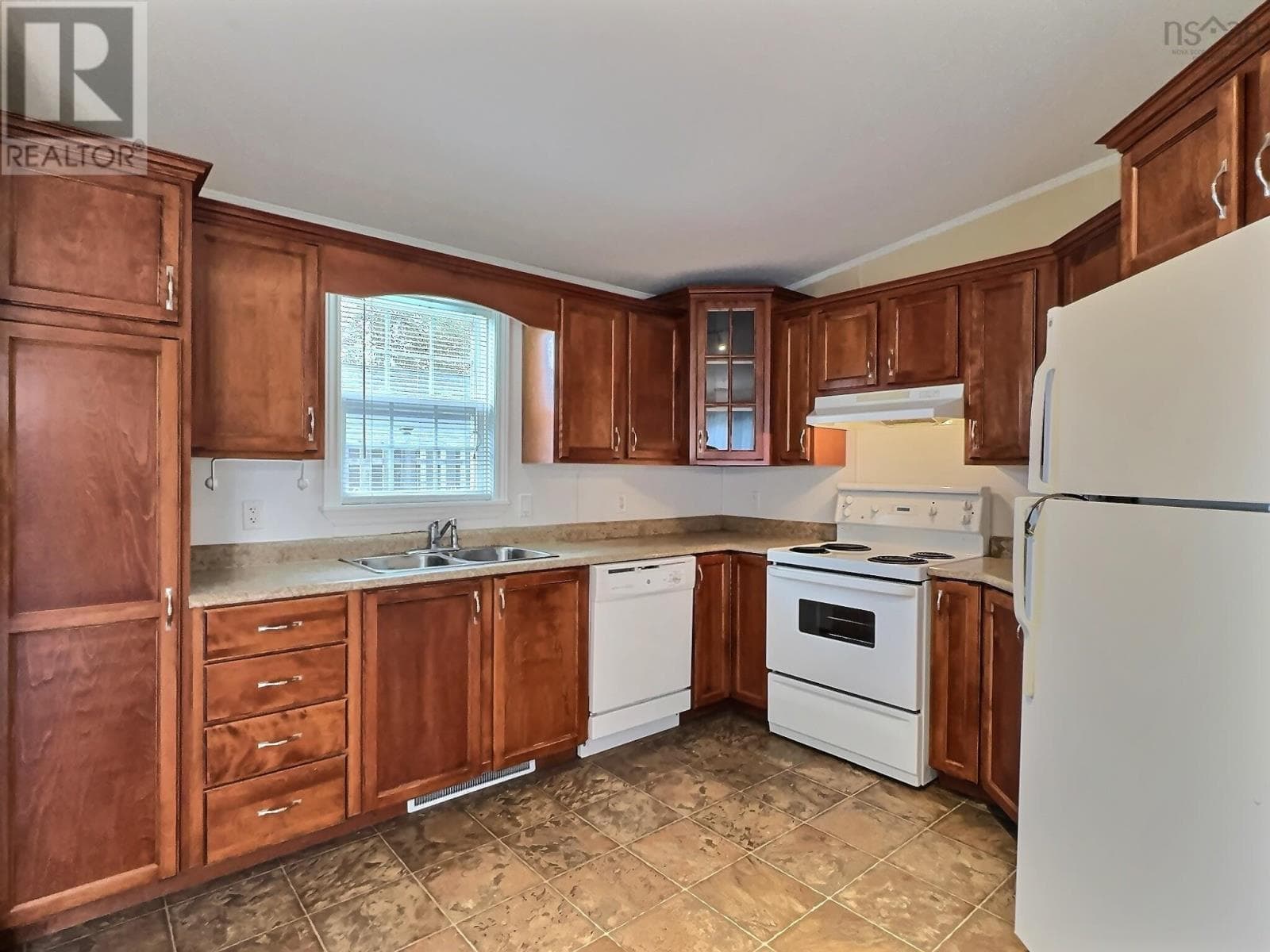 25 PINEHURST STREET — photo 2
