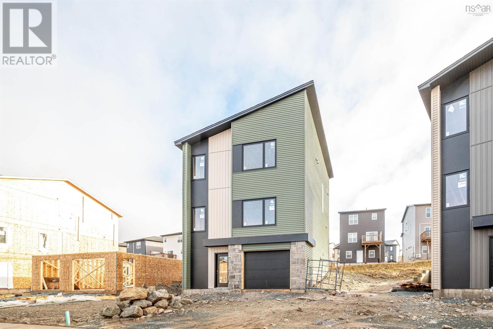 124 Flatrock Crescent — photo 3