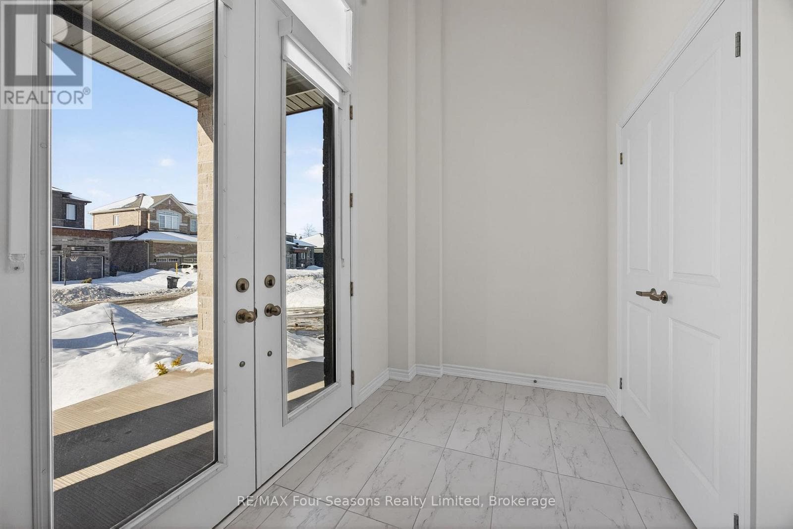 18 BEATRICE DRIVE — photo 3