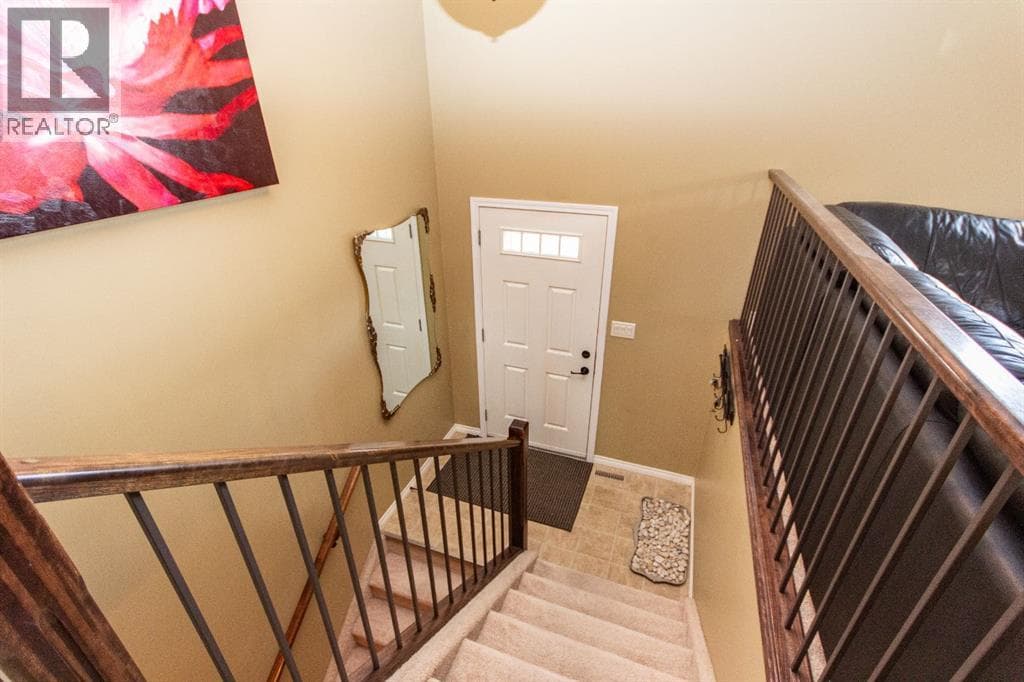 114 REDWOOD BOULEVARD — photo 2