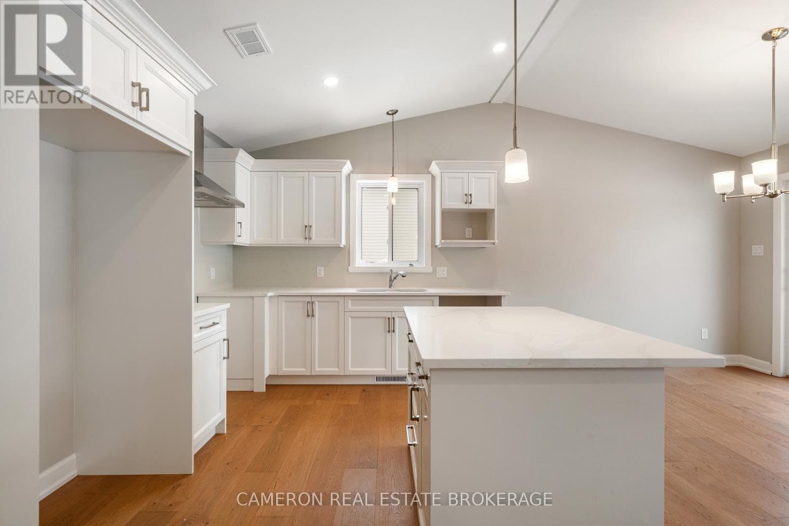 3153 MAURICY STREET — photo 5