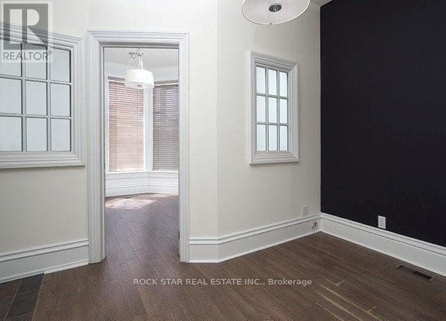 111 AINSLIE STREET NORTH, Toronto — photo 4