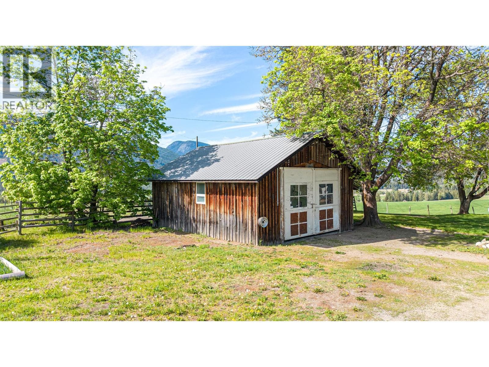 43 Sigalet Road, Interior REALTORS® — photo 4