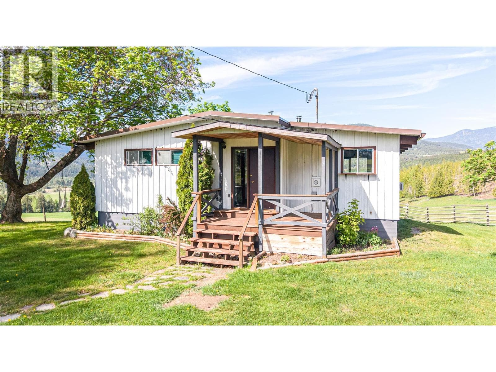 43 Sigalet Road, Interior REALTORS® — photo 2