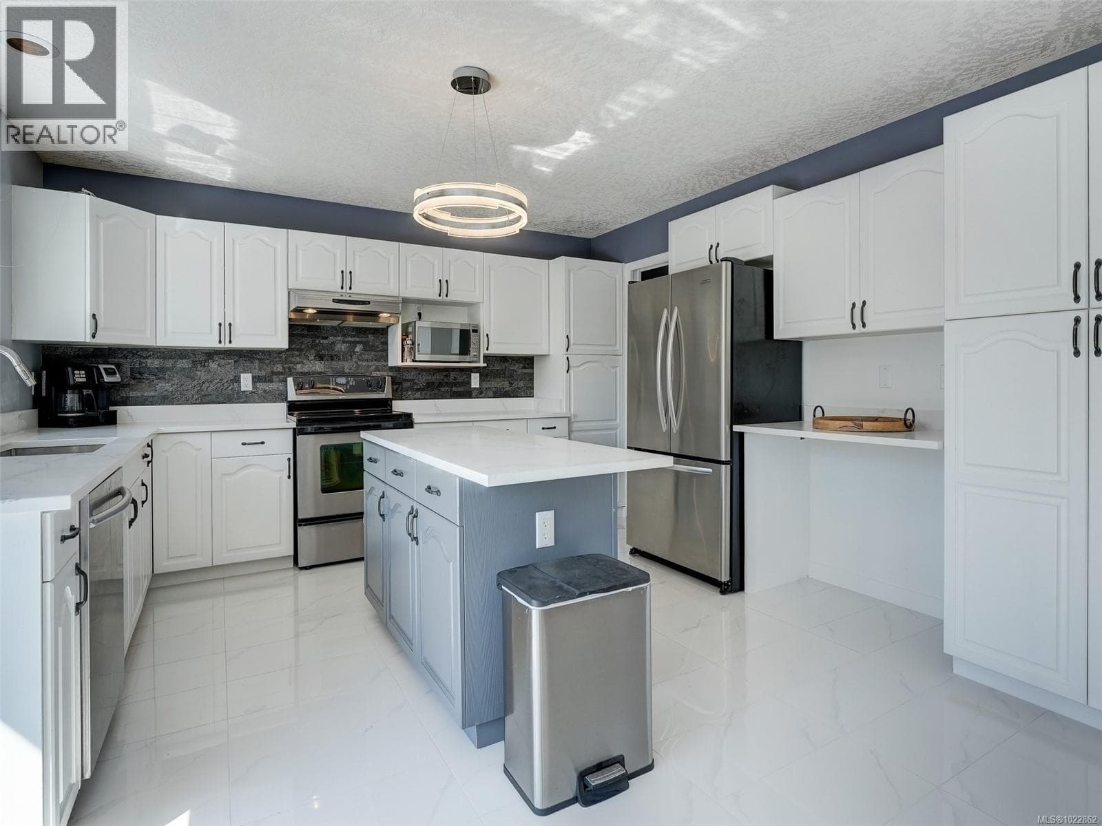 3718 ARBUTUS DRIVE NORTH, Victoria — photo 5