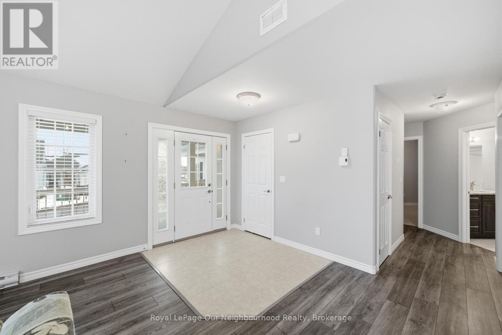 UNIT # 3201 - 300 CROFT STREET — photo 5