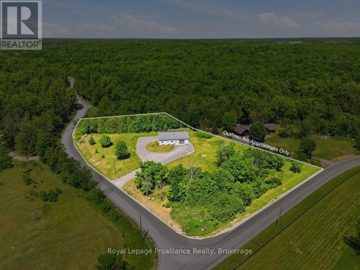 555 DOUGLAS ROAD, Central Lakes — photo 2