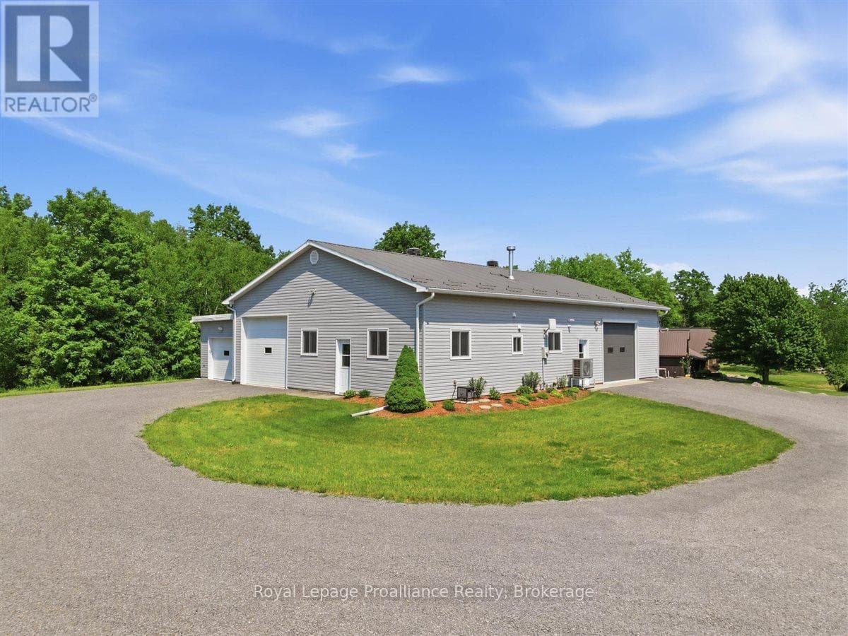 555 DOUGLAS ROAD, Central Lakes — photo 3