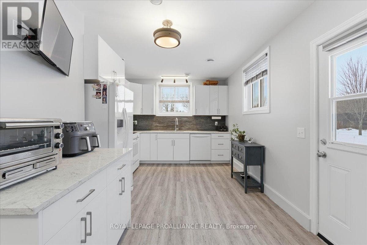 555 DOUGLAS ROAD, Central Lakes — photo 5