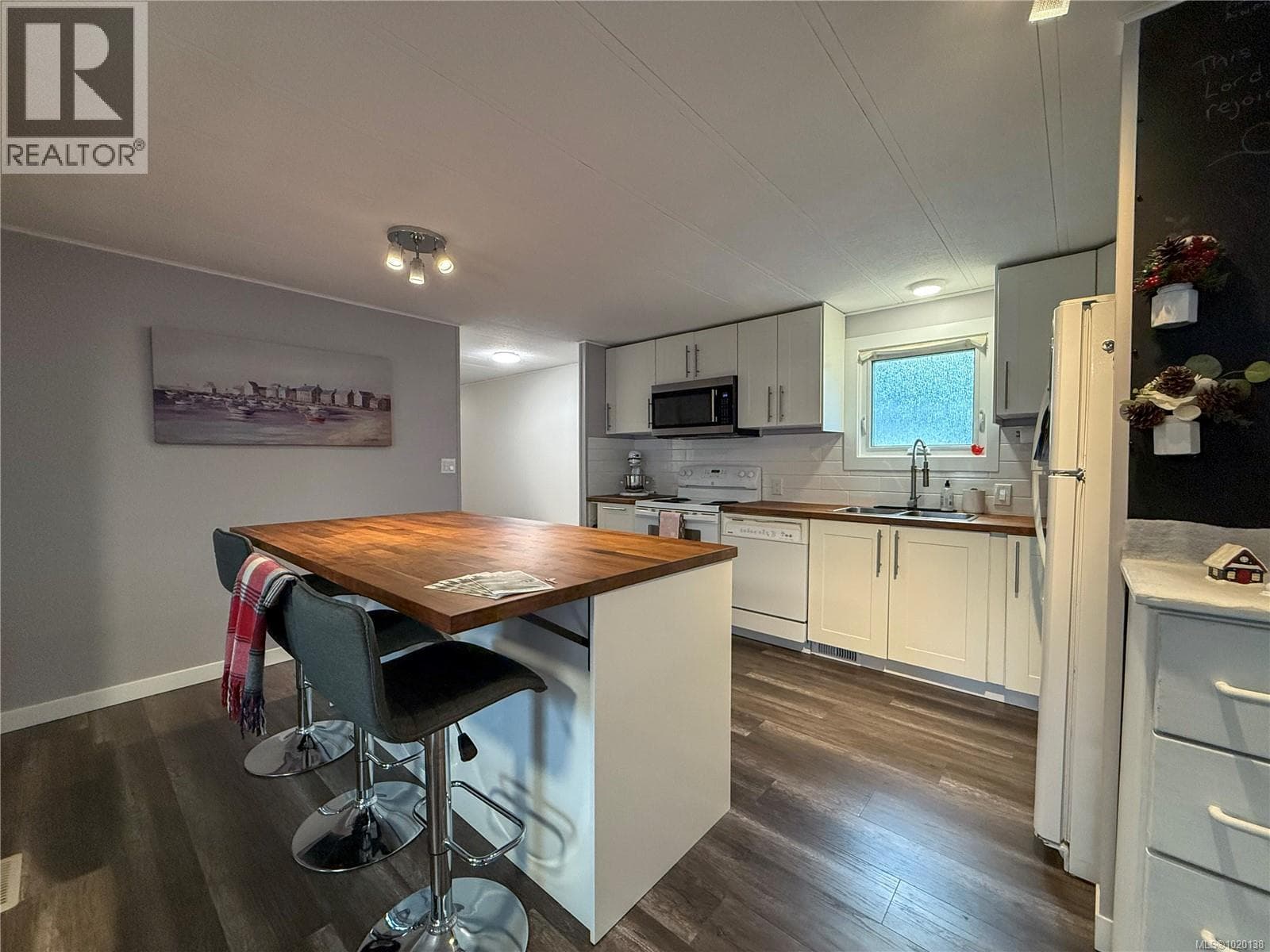 41 2700 Woodburn Rd — photo 2