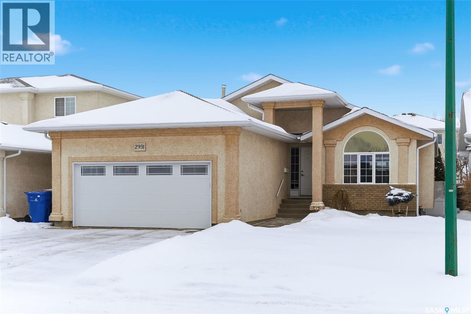 2931 St James CRESCENT in Windsor Park