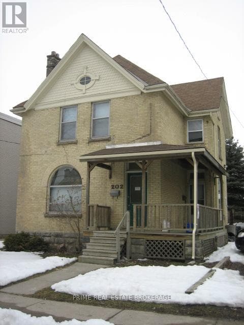 202 SYDENHAM STREET — photo 2