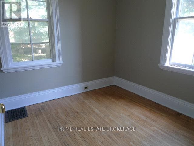 202 SYDENHAM STREET — photo 3