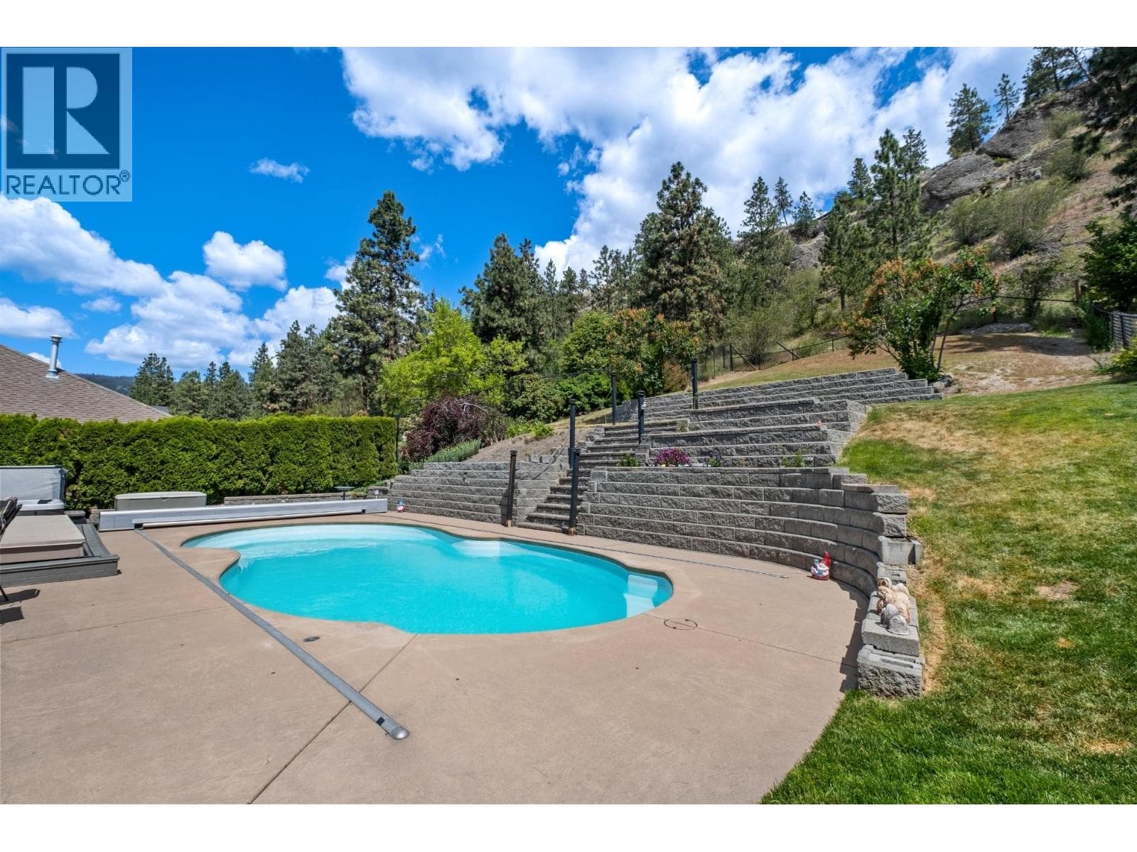 1682 VINEYARD DRIVE — photo 4