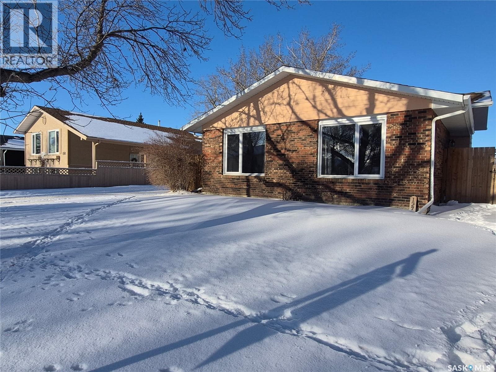 127 HASTINGS CRESCENT in Normanview West
