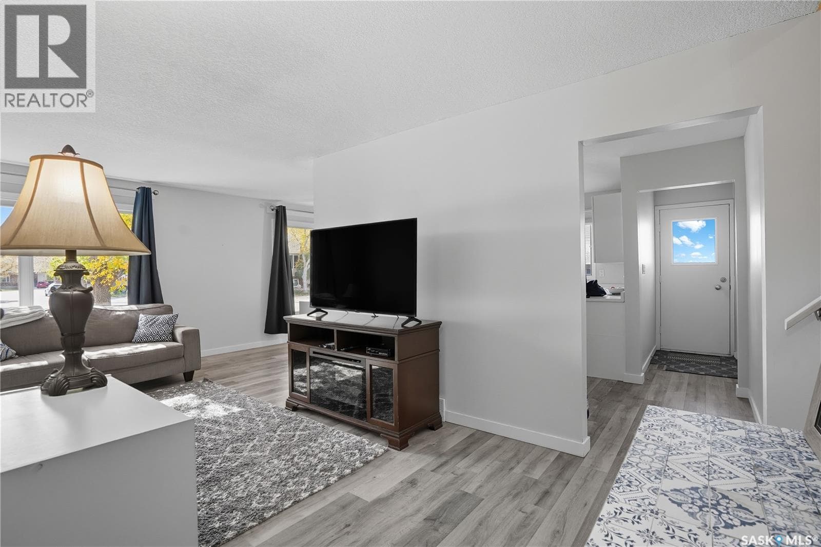 127 HASTINGS CRESCENT — photo 4