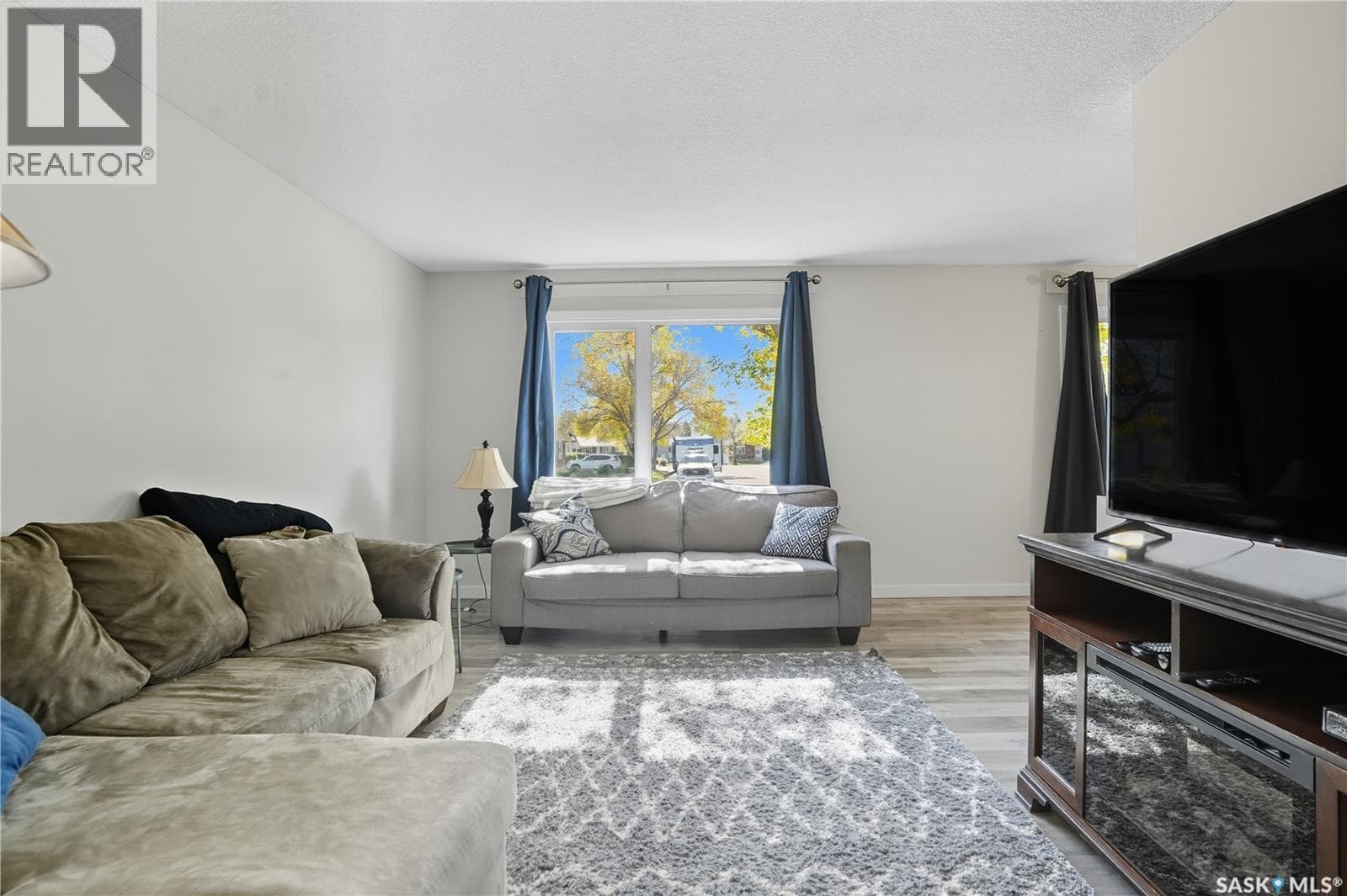 127 HASTINGS CRESCENT — photo 5