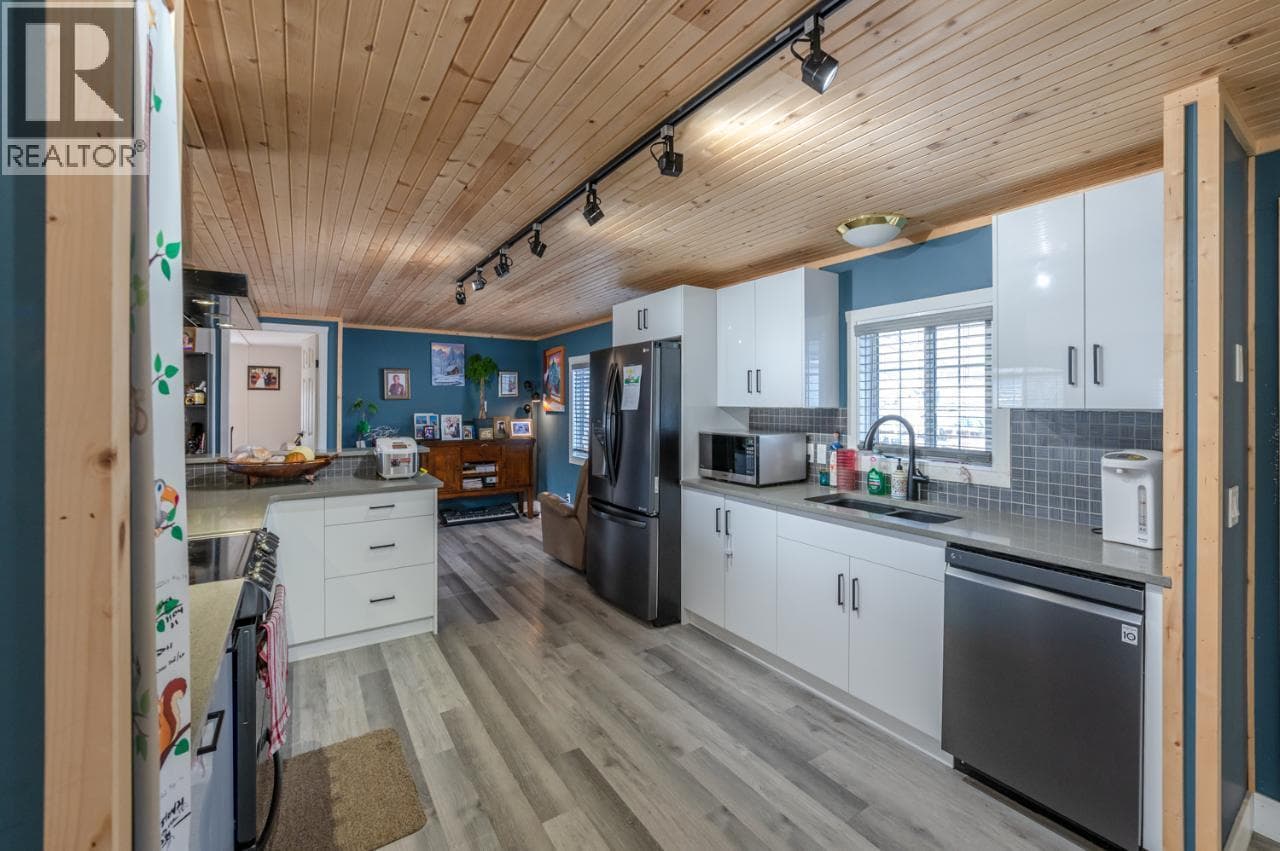 346 HWY 97, Interior REALTORS® — photo 5