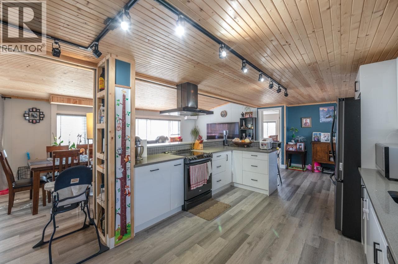 346 HWY 97, Interior REALTORS® — photo 2