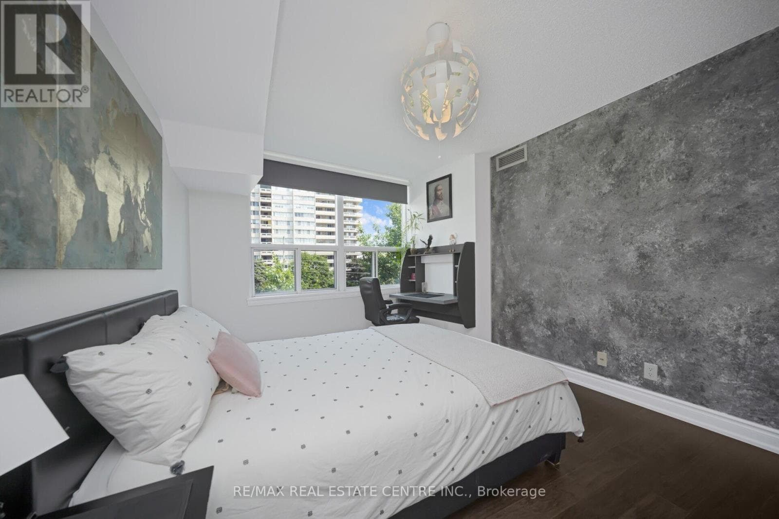 302 - 1 ELM DRIVE — photo 4