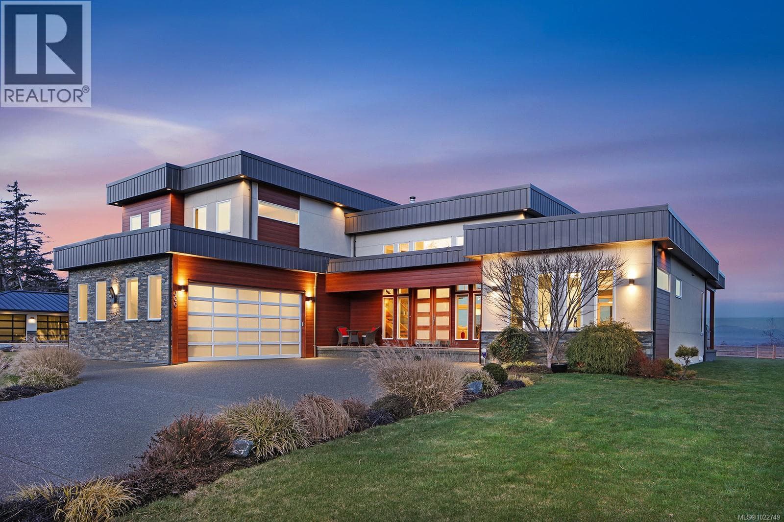 300 CONNEMARA ROAD — photo 3