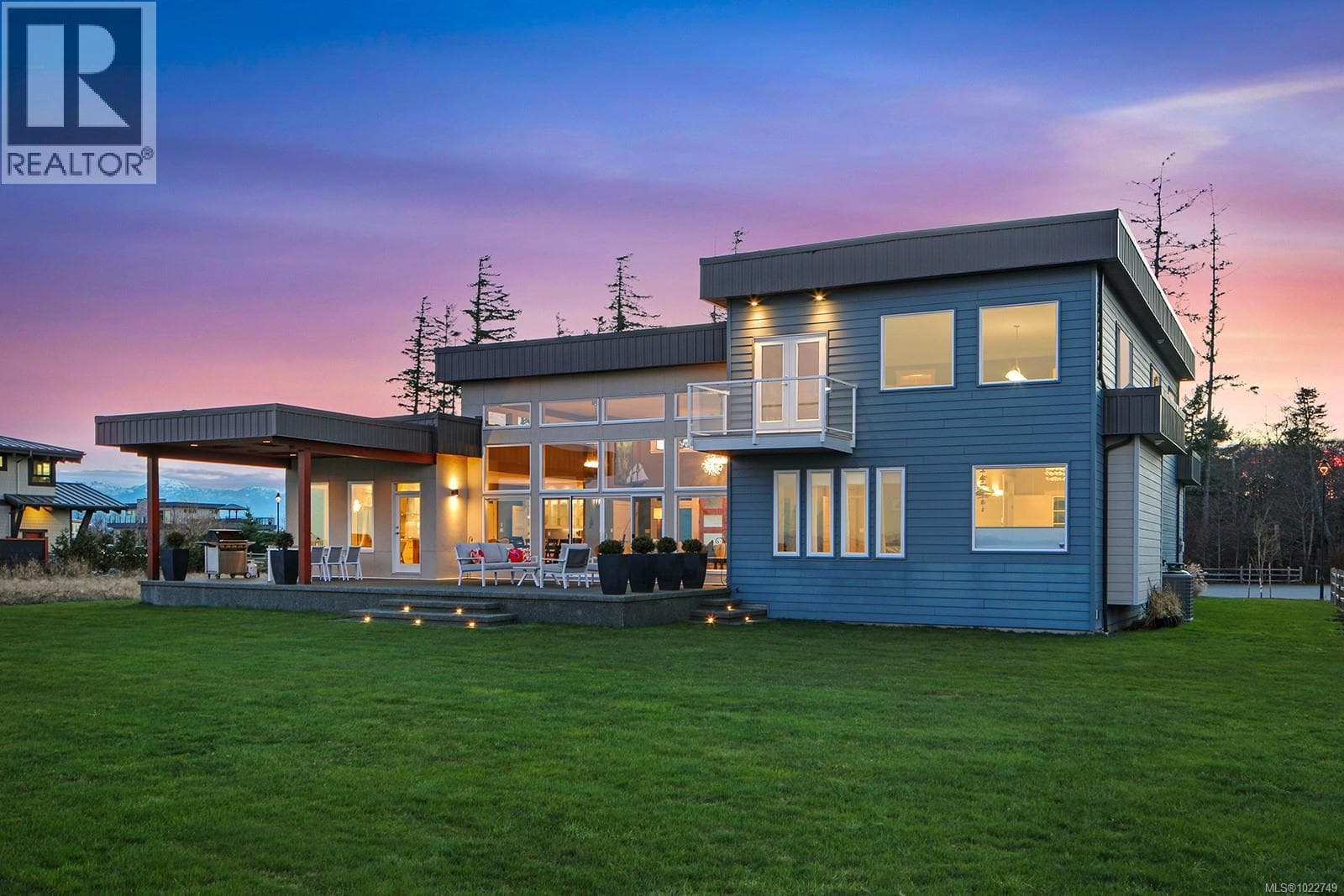 300 CONNEMARA ROAD — photo 4