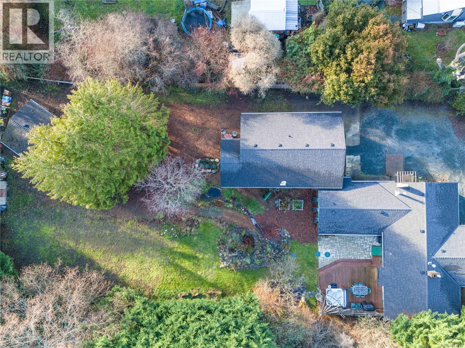 3872 Island Hwy W — photo 5