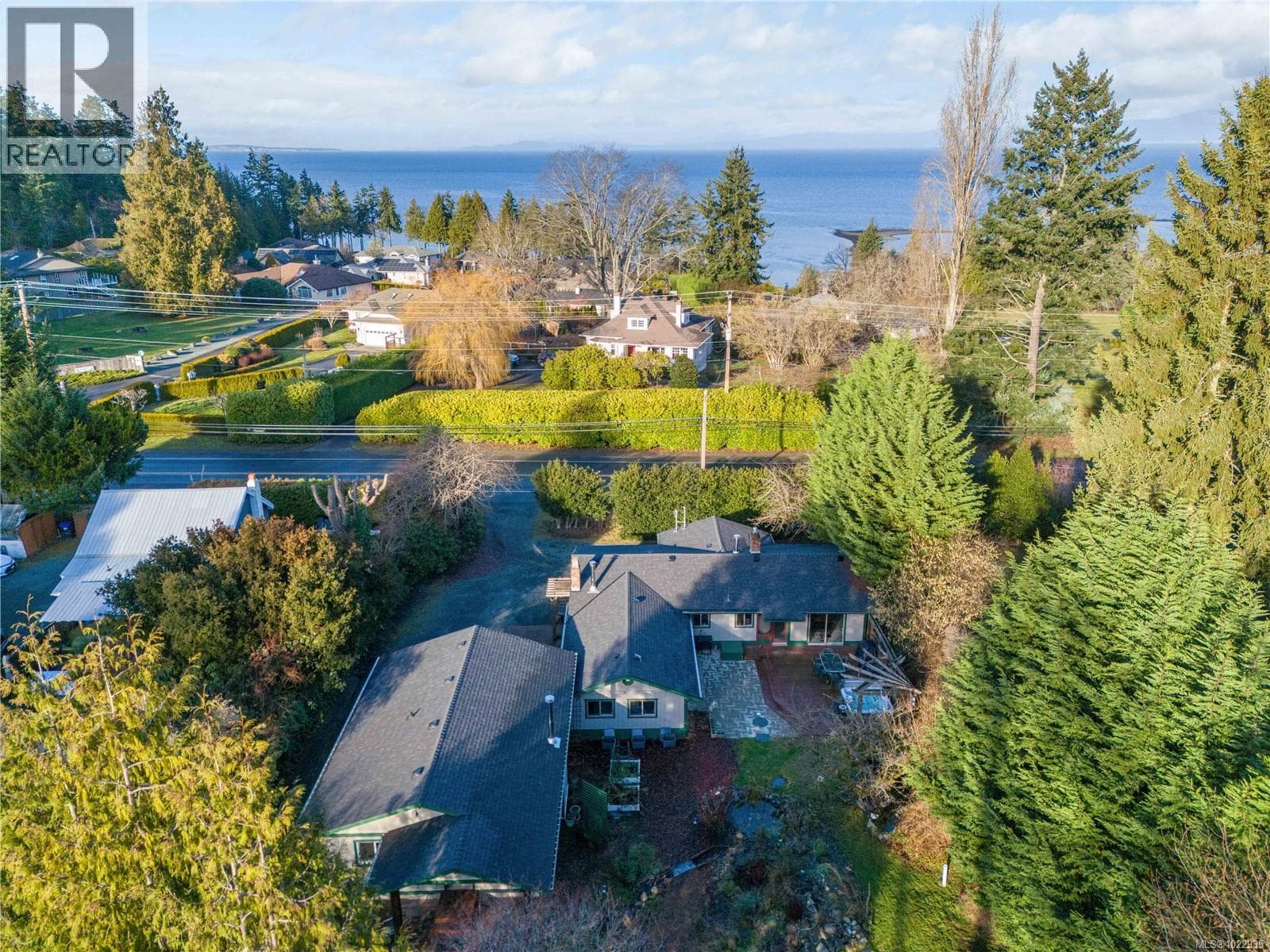 3872 Island Hwy W in 