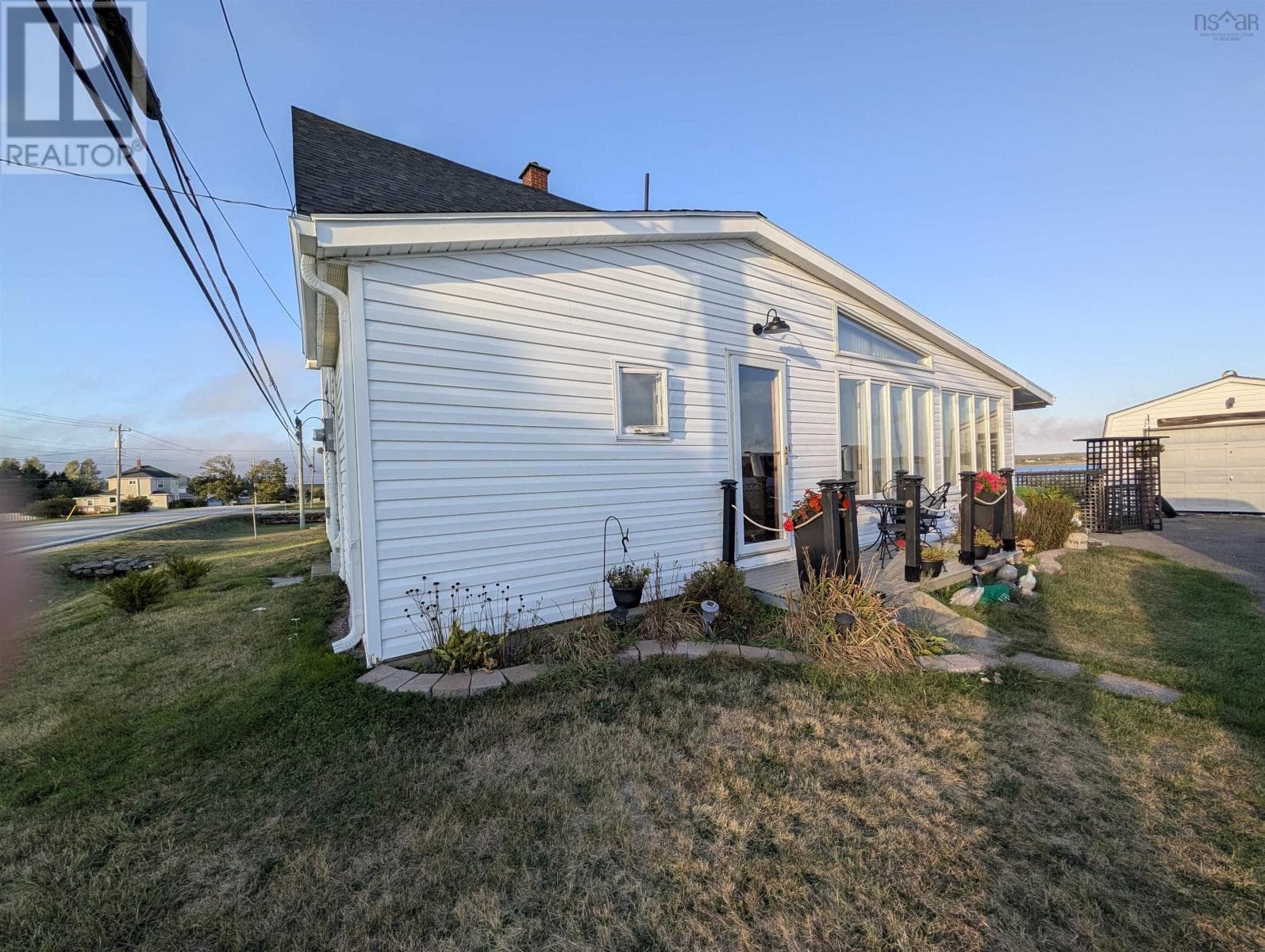 637 HIGHWAY 335 — photo 3