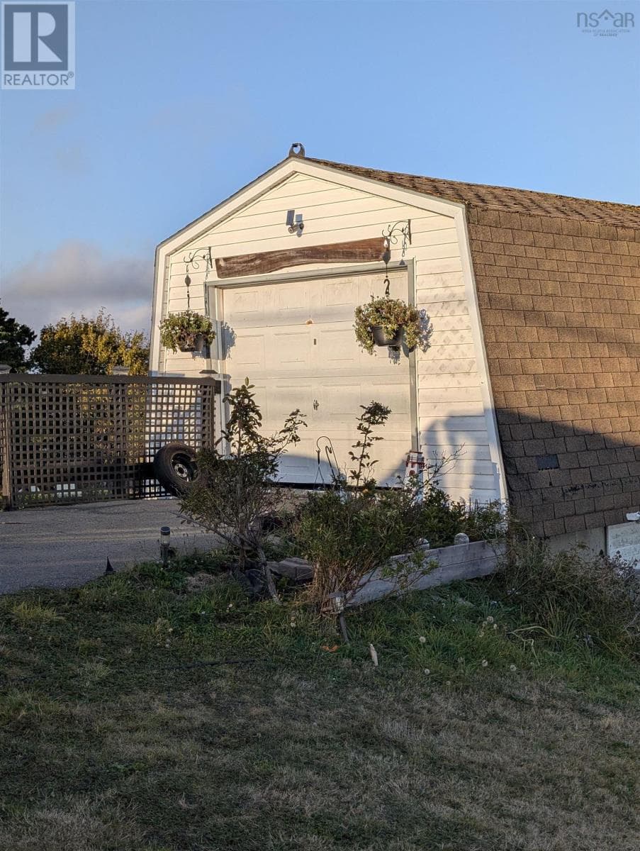 637 HIGHWAY 335 — photo 4