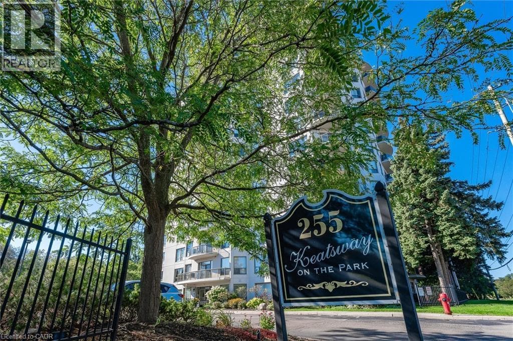 255 KEATS Way Unit# 1404 in Beechwood