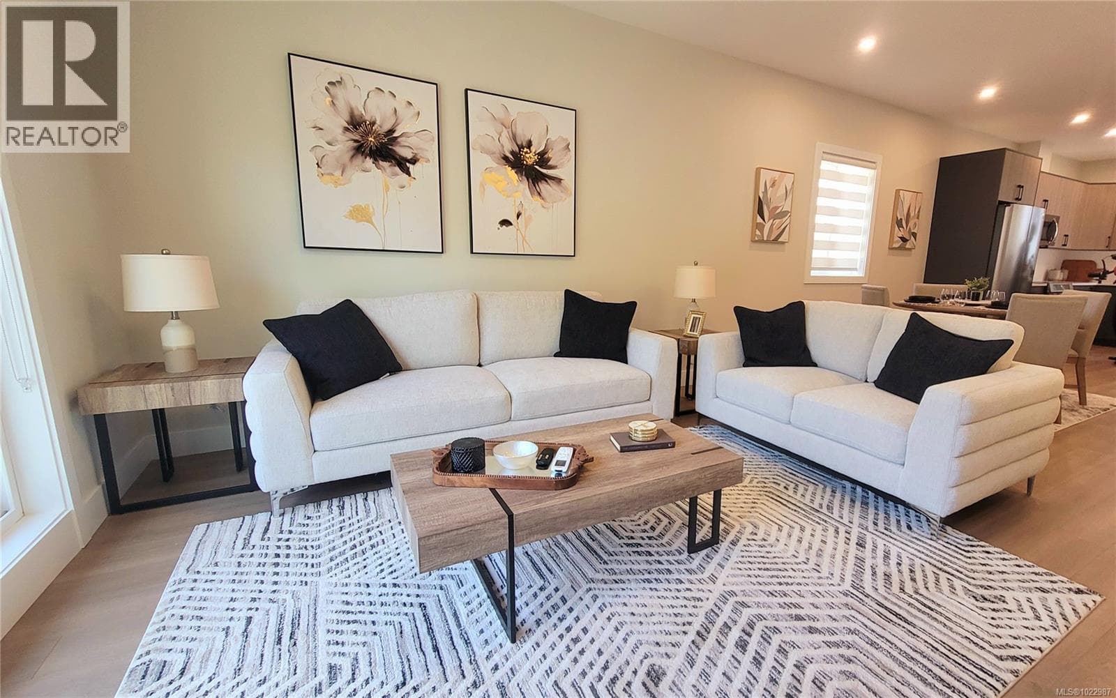 961 Snapdragon Crt, Victoria — photo 2