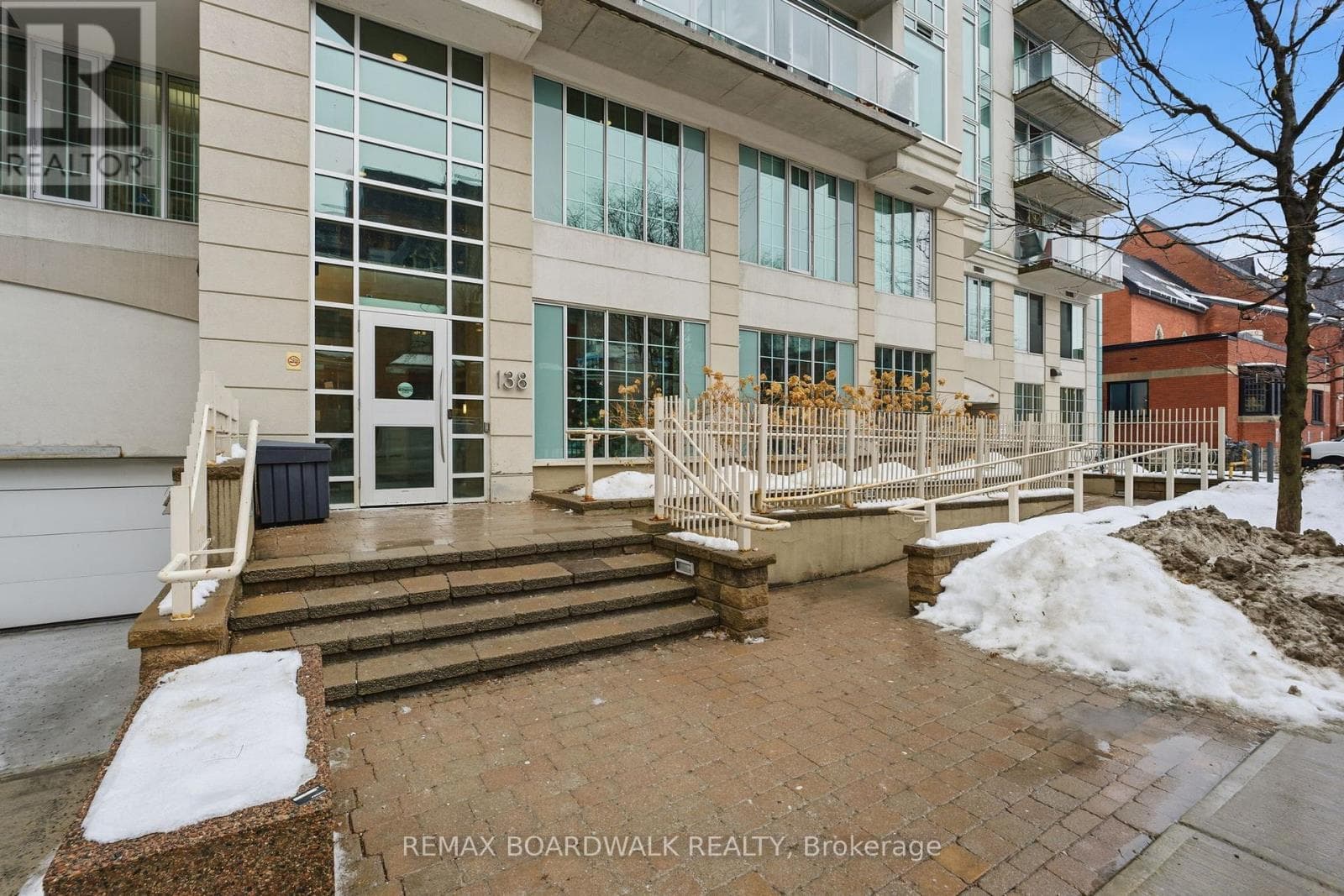 908 - 138 SOMERSET STREET W — photo 2