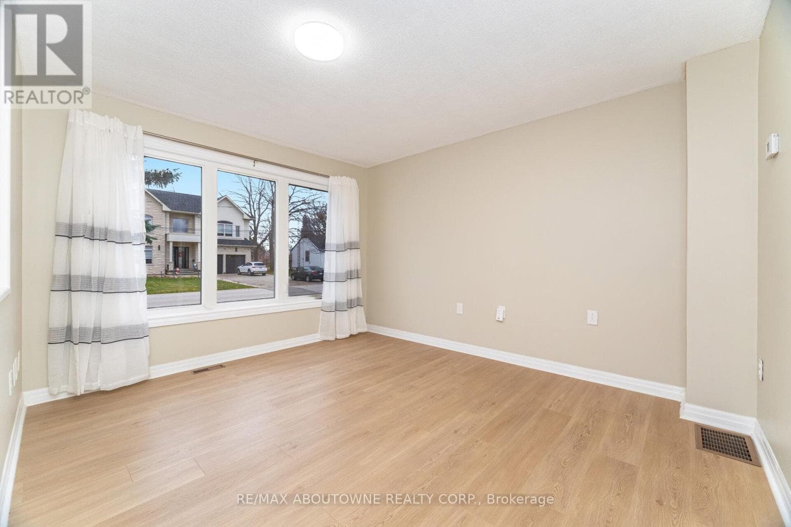 983 CLETA STREET — photo 5